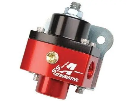 Regulator ciśnienia paliwa Aeromotive SS Carburetor 750HP ORB-06 Czerwony/Czarny | Spiesz się